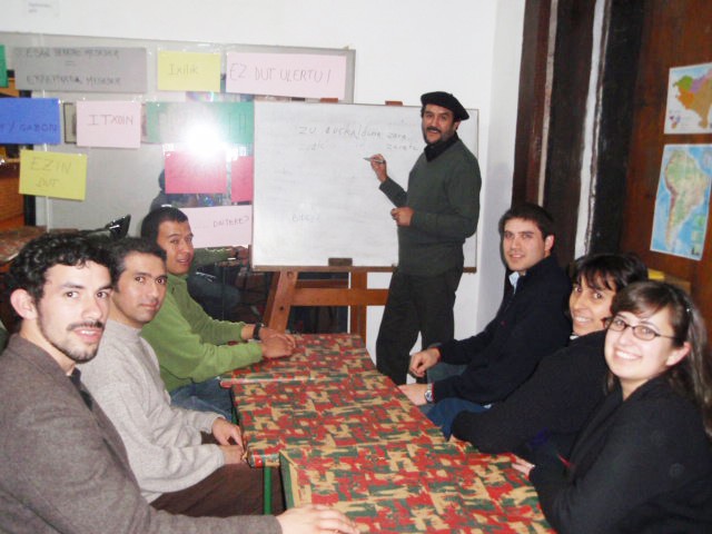 Ezkerretik eskuinera: Alvaro Montes de Oca (Txile); Rodolfo Reyes (Txile); Alejandro Cadena (Kolonbia); arbelean, Oskar Goitia (Brasil); Carlos Costa (Uruguai); Carina Fernández (Uruguai); eta Lilian Borquez (Argentina)